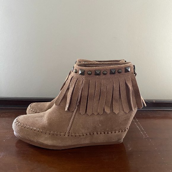 Tan Suede Wedge Booties with Fringe Size 7.5 - Picture 2 of 6